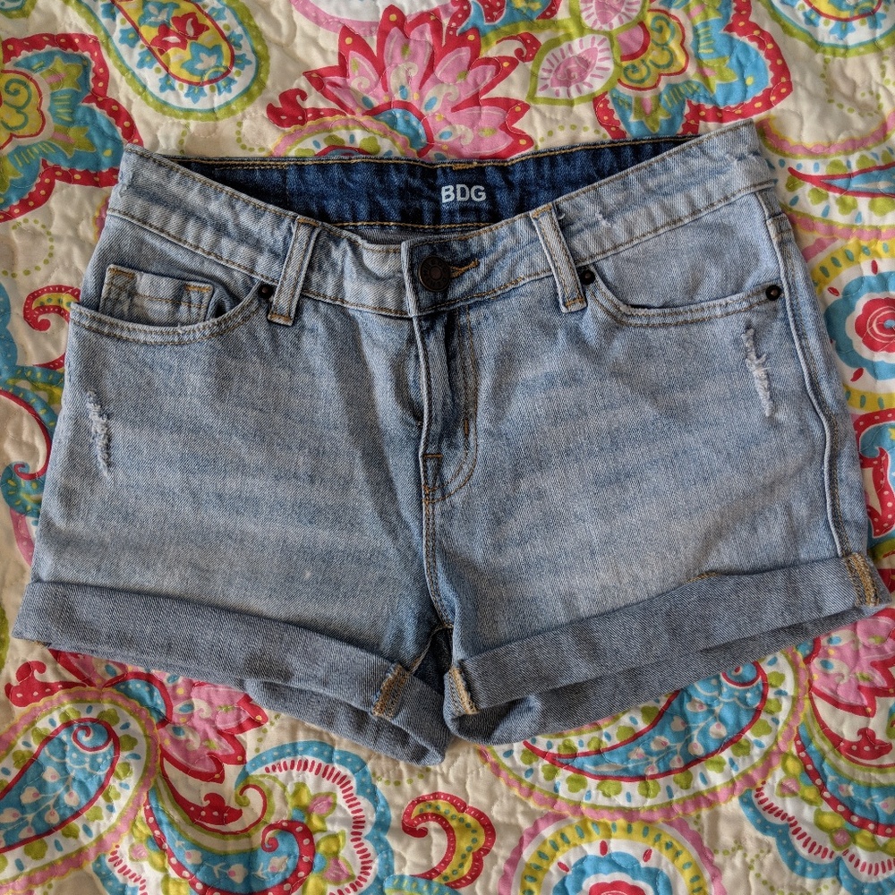 BDG Denim shorts 26 Mid rise Alexa